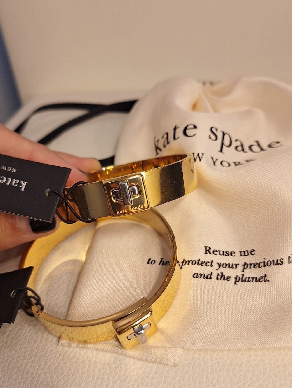 Kate Spade Gold Phoebe Turnlock Bangle NWT - Picture 2 of 5